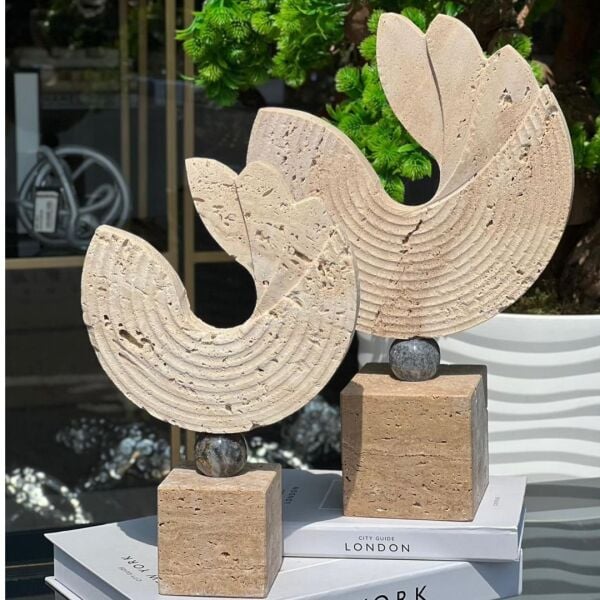 Traverten Yapraklı Kaideli Obje