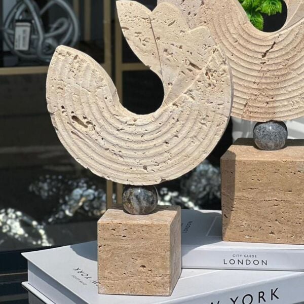 Traverten Yapraklı Kaideli Obje