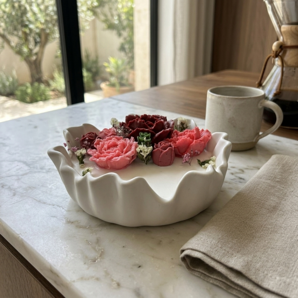 Büyük Yuvarlak Dalgalı Gül Süslemeli Dekoratif Mum