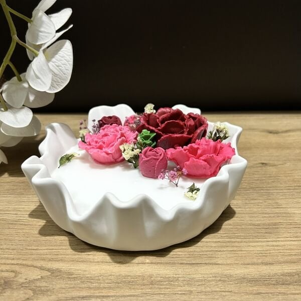 Büyük Yuvarlak Dalgalı Gül Süslemeli Dekoratif Mum