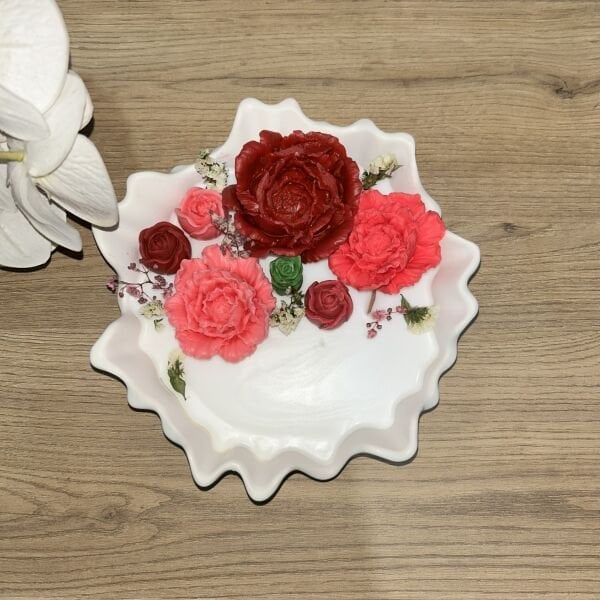 Büyük Yuvarlak Dalgalı Gül Süslemeli Dekoratif Mum