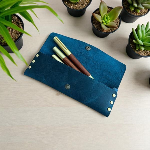 Stilo | Deri Perçinli Kalem Kutusu - Mavi