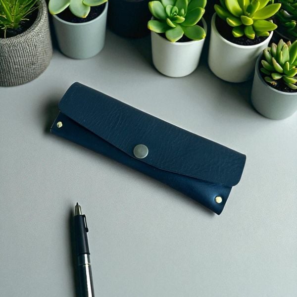 Stilo | Deri Perçinli Kalem Kutusu - Siyah