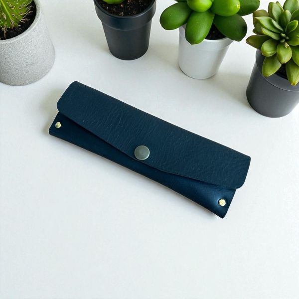 Stilo | Deri Perçinli Kalem Kutusu - Siyah