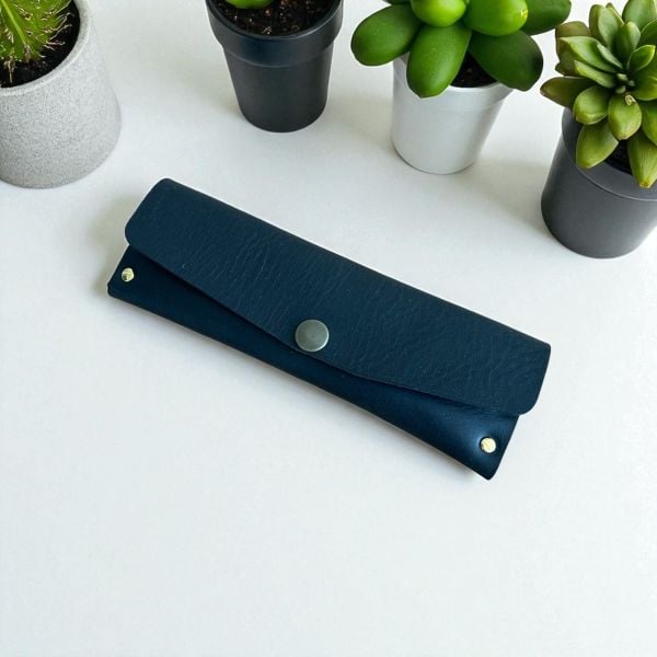 Stilo | Deri Perçinli Kalem Kutusu - Siyah